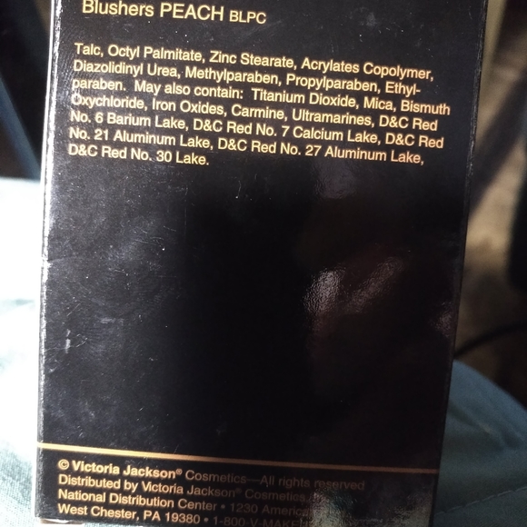 COPY - Victoria Jackson peach blusher - Picture 3 of 5